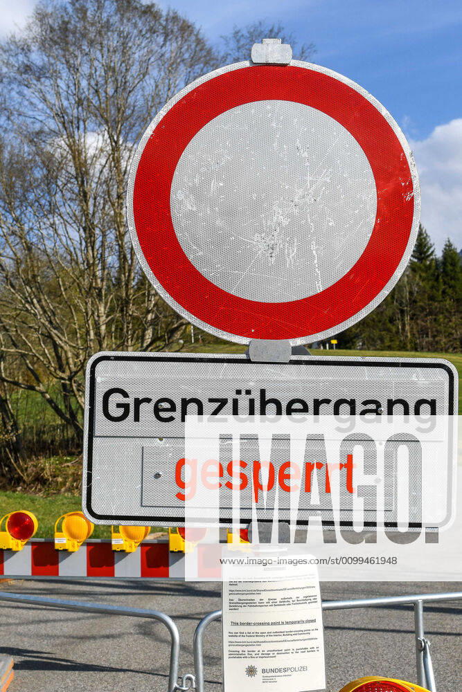 GER, Coronavirus, Closed border crossing Jungholz between Germany and Austria 17 04 2020, State border, Jungholz, GER, Coronavirus, Closed border crossing Jungholz between Germany and Austria, since 20 03 2020 crossing the border at the State border to Austria is only possible at certain border crossing points in the pict nph00200