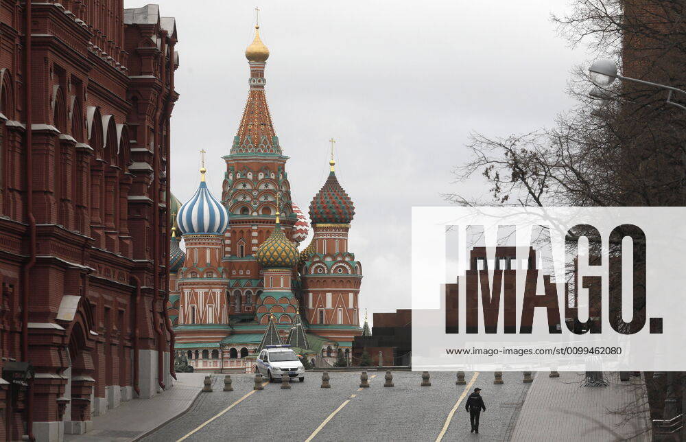 A police officer seen in Red Square during the ongoing COVID-19 coronavirus pandemic. Russian President Vladimir Putin expanded non-working period till April 30, 2020 to prevent the spread of the COVID-19 coronavirus infection. Alexander Shcherbak TASS TS0D62F8