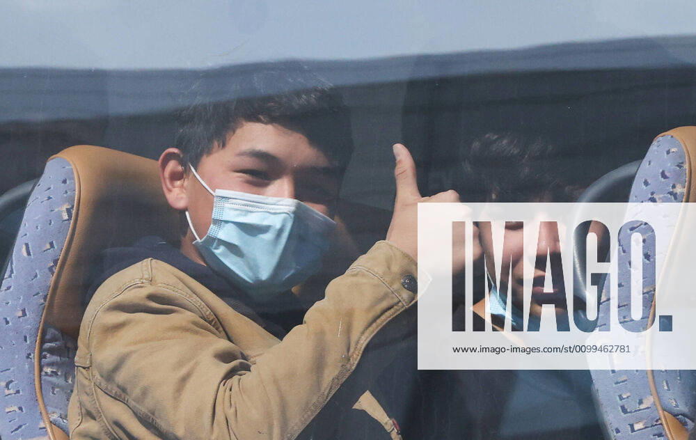 Hanover, 18 04 2020, The first refugee children from Greece have landed at 10 45 a.m. on the north-south runway at Hanover Airport in Langenhagen. On board 47 unaccompanied minor refugees, among them only four girls They come from the camps on the islands of Samos, Chios and Lesbos and are initially accommodated for a 14-day quarantine in the district of Osnabrück,