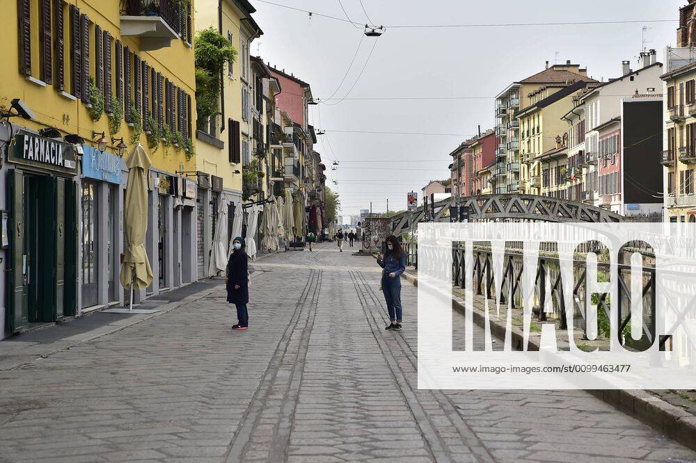 Milan, Approaching Phase 2 of the Coronavirus Emergency, People on the Naviglio Grande, Darsena and Piazza 24 Maggio (Duilio Piaggesi Fotogramma, Milan - 2020-04-18) p.s. la foto e utilizzabile nel rispetto del contesto in cui e stata scattata, e senza intento diffamatorio del decoro delle persone rappresentate