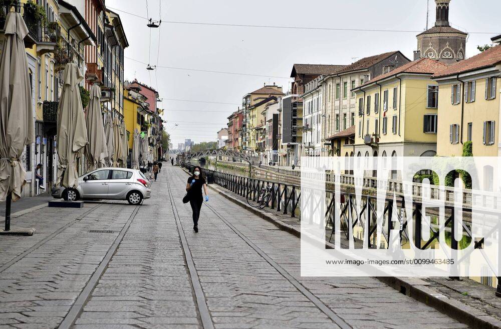 Milan, Approaching Phase 2 of the Coronavirus Emergency, People on the Naviglio Grande, Darsena and Piazza 24 Maggio (Duilio Piaggesi Fotogramma, Milan - 2020-04-18) p.s. la foto e utilizzabile nel rispetto del contesto in cui e stata scattata, e senza intento diffamatorio del decoro delle persone rappresentate