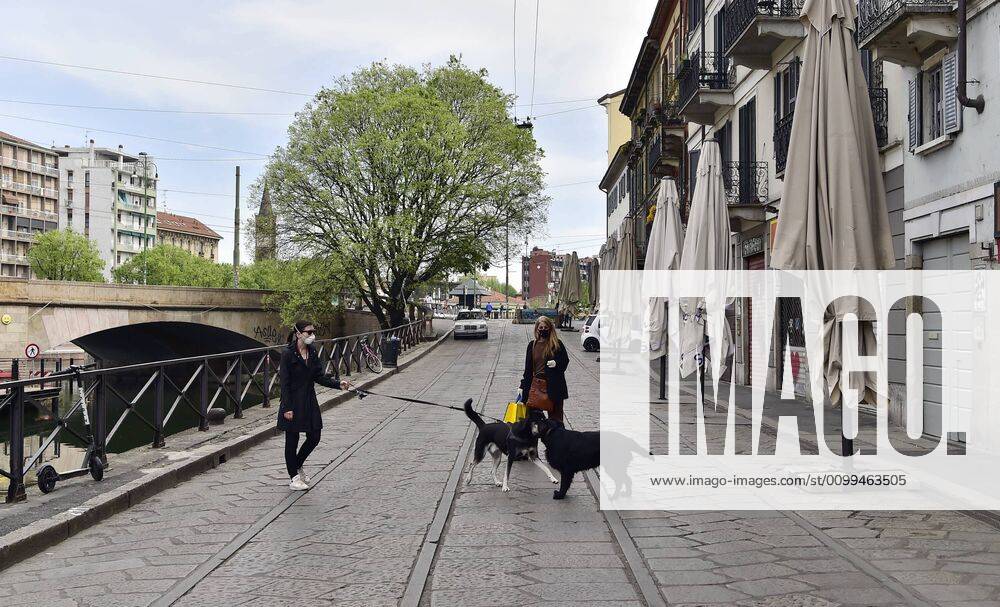Milan, People around the Naviglio Grande, Darsena and Piazza 24 Maggio while they are preparing phase 2 of the coronavirus quarantine, in the photo people with dogs (Duilio Piaggesi Fotogramma, Milan - 2020-04-18) p.s. la foto e utilizzabile nel rispetto del contesto in cui e stata scattata, e senza intento diffamatorio del decoro delle persone rappresentate