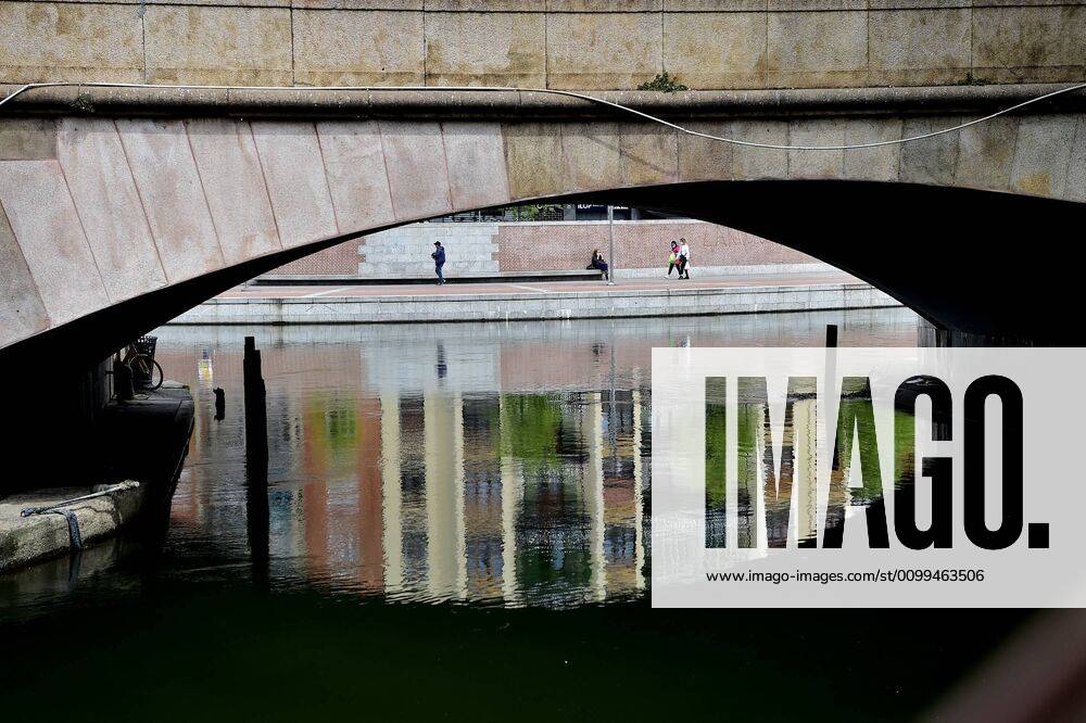 Milan, People on the Naviglio Grande, Darsena and Piazza 24 Maggio while they are preparing phase 2 of the coronavirus quarantine, in the particular photo of the Darsena (Duilio Piaggesi Fotogramma, Milan - 2020-04-18) p.s. la foto e utilizzabile nel rispetto del contesto in cui e stata scattata, e senza intento diffamatorio del decoro delle persone rappresentate