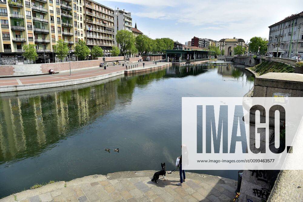 Milan, Approaching Phase 2 of the Coronavirus Emergency, People on the Naviglio Grande, Darsena and Piazza 24 Maggio (Duilio Piaggesi Fotogramma, Milan - 2020-04-18) p.s. la foto e utilizzabile nel rispetto del contesto in cui e stata scattata, e senza intento diffamatorio del decoro delle persone rappresentate