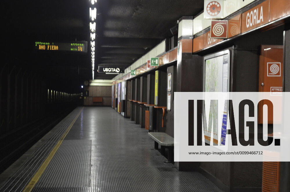 Milao, Lombardia - Italia: (INT) Covid-19: Phase 2 to be divided in 3 ways.April 18,2020, Milan,Italy:In 2 months ,there has been 5 times more dead people in Milan, more than in World War II. And in Lombardy, the number of cases has increased (+205 since yesterday). The second phase is right, and the country will reopen soon...Credit: Thenews2 Milao - ZUMAn293 20200418_znp_n293_002