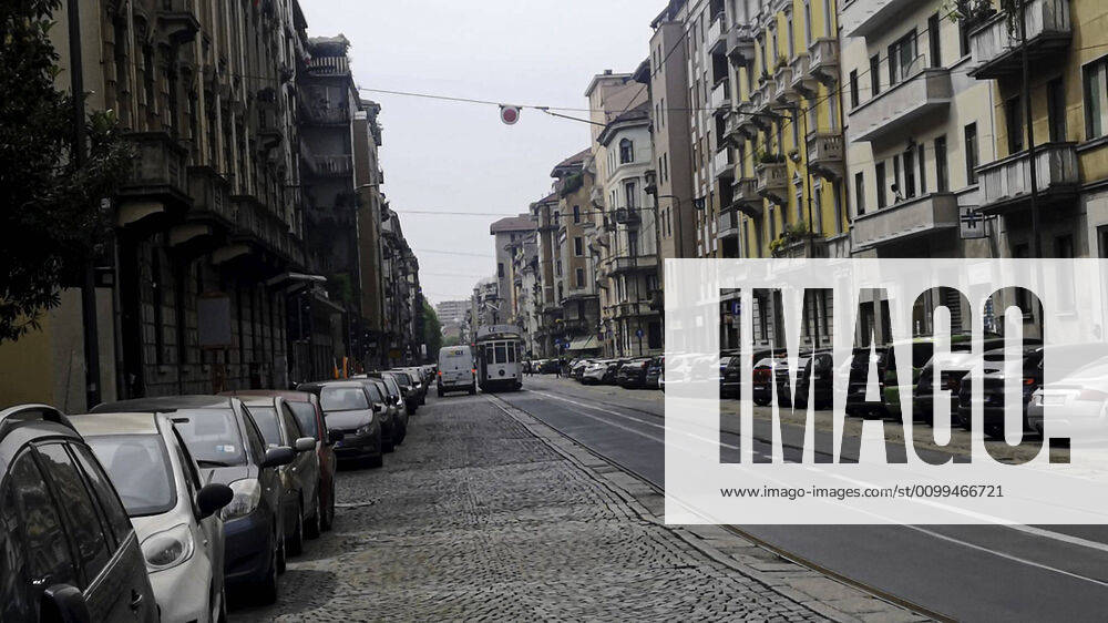 Milao, Lombardia - Italia: (INT) Covid-19: Phase 2 to be divided in 3 ways.April 18,2020, Milan,Italy:In 2 months ,there has been 5 times more dead people in Milan, more than in World War II. And in Lombardy, the number of cases has increased (+205 since yesterday). The second phase is right, and the country will reopen soon...Credit: Thenews2 Milao - ZUMAn293 20200418_znp_n293_011