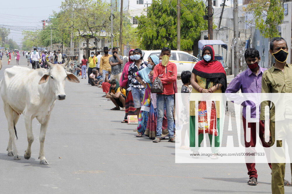 People queue to collect food distributed by Noida Authority, on April 14, 2020 in New Delhi, India. (Photo by Sunil Ghosh Hindustan Times ) Government And NGOs Provide Food To Homeless And Poor Amid Lockdown To Prevent Covid-19