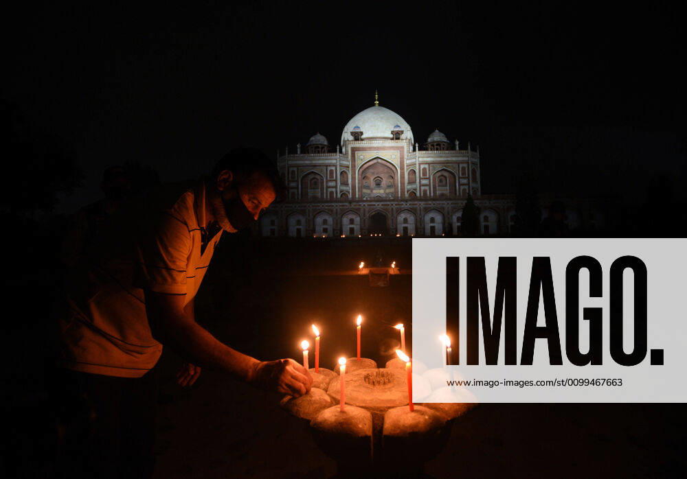 Humayun s Tomb seen in the night with candles lit by ASI workers in solidarity with coronavirus frontline personnel on World Heritage Day, on April 18, 2020 in New Delhi, India. ASI Delhi Circle organises diya lighting ceremony at Red Fort and Candle lighting ceremony at Qutub Minar and Humayun s Tomb to express our solidarity with all CORONA WARRIORS like sanitation workers, doctors, police officers and Civil administration. (Photo by Ajay Aggarwal Hindustan Times ) ASI Delhi Circle Oganises Diya Lighting Ceremony In Solidarity With Coronavirus Frontline Personnel On World Heritage Day