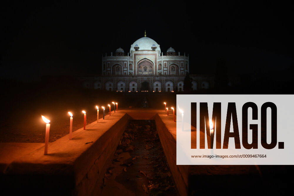 Humayun s Tomb seen in the night with candles lit by ASI workers in solidarity with coronavirus frontline personnel on World Heritage Day, on April 18, 2020 in New Delhi, India. ASI Delhi Circle organises diya lighting ceremony at Red Fort and Candle lighting ceremony at Qutub Minar and Humayun s Tomb to express our solidarity with all CORONA WARRIORS like sanitation workers, doctors, police officers and Civil administration. (Photo by Ajay Aggarwal Hindustan Times ) ASI Delhi Circle Oganises Diya Lighting Ceremony In Solidarity With Coronavirus Frontline Personnel On World Heritage Day
