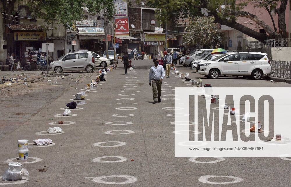 NEW DELHI, INDIA APRIL 18: Belongings are seen placed at circles marked for proper adherence of social distancing during a community feeding session, at R K Ashram, Paharganj, on April 18, 2020 in New Delhi, India. (Photo by Mohd Zakir Hindustan Times ) India Extends Nationwide Coronavirus Lockdown Until May 3