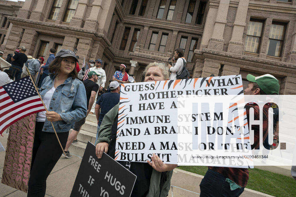A few hundred Texans flaunt social distancing guidlines in an InfoWars inspired rally at the Texas Capitol where founder Alex Jones encourages the crowd with right-wing rhetoric. Gov. Greg Abbott announced Friday relaxed restrictions on business starting next week. Austin USA - ZUMAd150 20200418_znp_d150_011