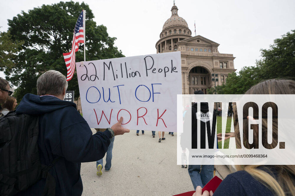 A few hundred Texans flaunt social distancing guidelines in an InfoWars inspired rally at the Texas Capitol where founder Alex Jones encourages the crowd with right-wing rhetoric. Gov. Greg Abbott announced Friday relaxed restrictions on business starting next week. Austin USA - ZUMAd150 20200418_znp_d150_031