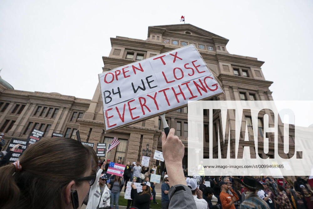 A few hundred Texans flaunt social distancing guidelines in an InfoWars inspired rally at the Texas Capitol where founder Alex Jones encourages the crowd with right-wing rhetoric. Gov. Greg Abbott announced Friday relaxed restrictions on business starting next week. Austin USA - ZUMAd150 20200418_znp_d150_032