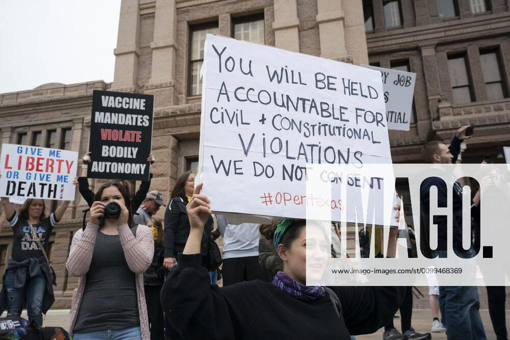 A few hundred Texans flaunt social distancing guidelines in an InfoWars inspired rally at the Texas Capitol where founder Alex Jones encourages the crowd with right-wing rhetoric. Gov. Greg Abbott announced Friday relaxed restrictions on business starting next week. Austin USA - ZUMAd150 20200418_znp_d150_036