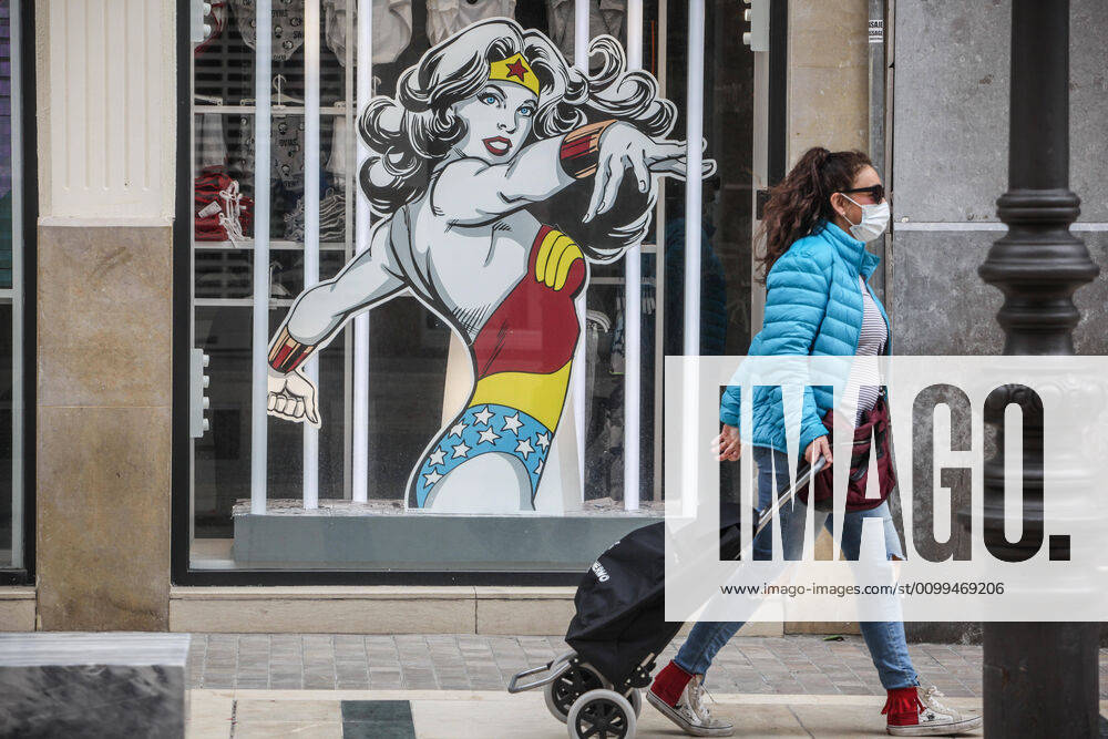 April 18, 2020 (Malaga) Woman wearing a mask for the coronavirus crisis goes with shopping cart. - ZUMAc161 20200418_zap_c161_037