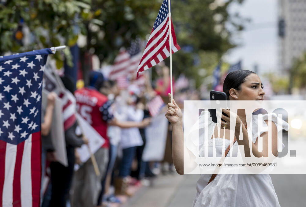 Protesters at a Liberate San Diego rally in downtown San Diego on Saturday waved signs and held banners complaining that they wanted the state to lift its stay at home order, a measure meant to reduce the spread of the coronavirus. The event was clearly political, with an overwhelming amount of signs and banners supporting President Trump. San Diego US - ZUMAp23_ 20200418_zaf_p23_001