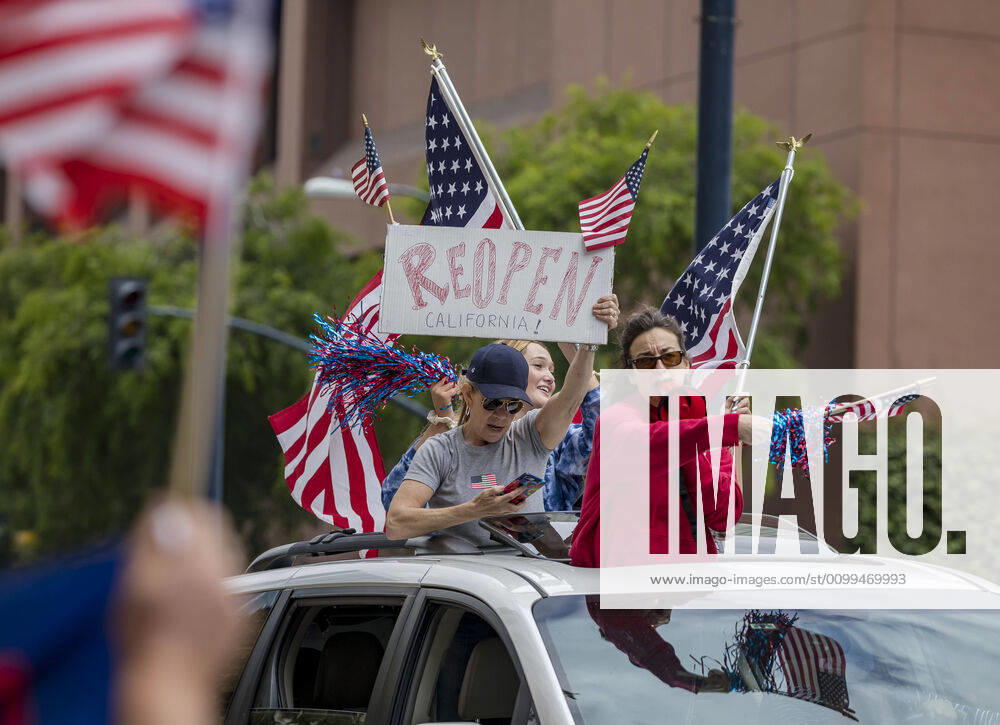 Protesters at a Liberate San Diego rally in downtown San Diego on Saturday waved signs and held banners complaining that they wanted the state to lift its stay at home order, a measure meant to reduce the spread of the coronavirus. The event was clearly political, with an overwhelming amount of signs and banners supporting President Trump. San Diego US - ZUMAp23_ 20200418_zaf_p23_013
