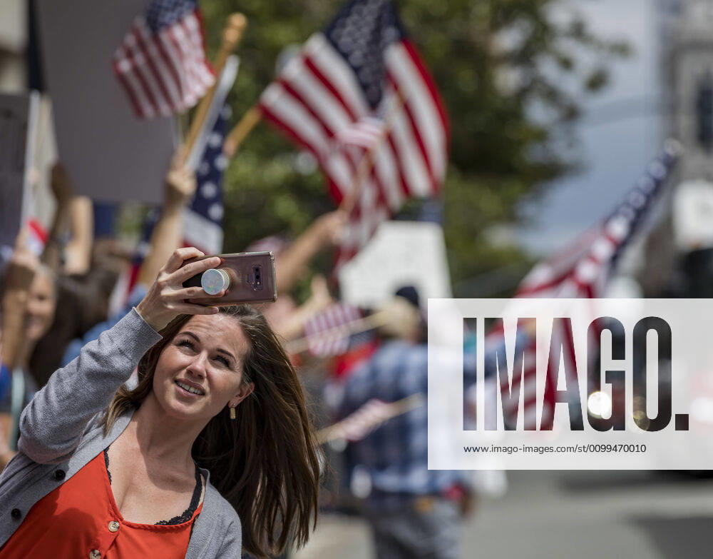 Protesters at a Liberate San Diego rally in downtown San Diego on Saturday waved signs and held banners complaining that they wanted the state to lift its stay at home order, a measure meant to reduce the spread of the coronavirus. The event was clearly political, with an overwhelming amount of signs and banners supporting President Trump. San Diego US - ZUMAp23_ 20200418_zaf_p23_028