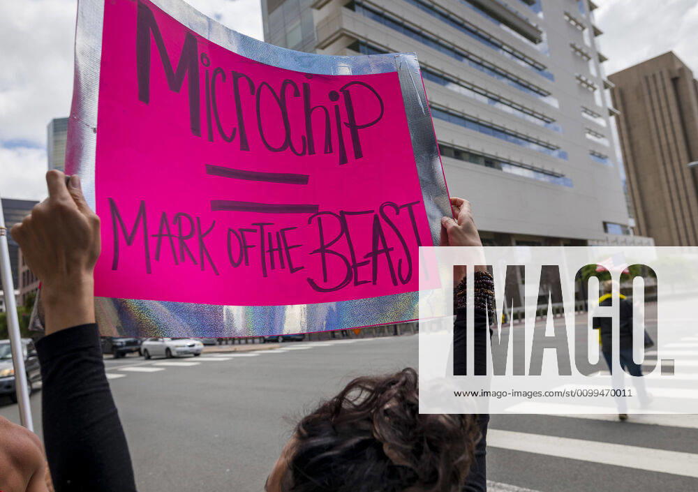 Protesters at a Liberate San Diego rally in downtown San Diego on Saturday waved signs and held banners complaining that they wanted the state to lift its stay at home order, a measure meant to reduce the spread of the coronavirus. The event was clearly political, with an overwhelming amount of signs and banners supporting President Trump. San Diego US - ZUMAp23_ 20200418_zaf_p23_029