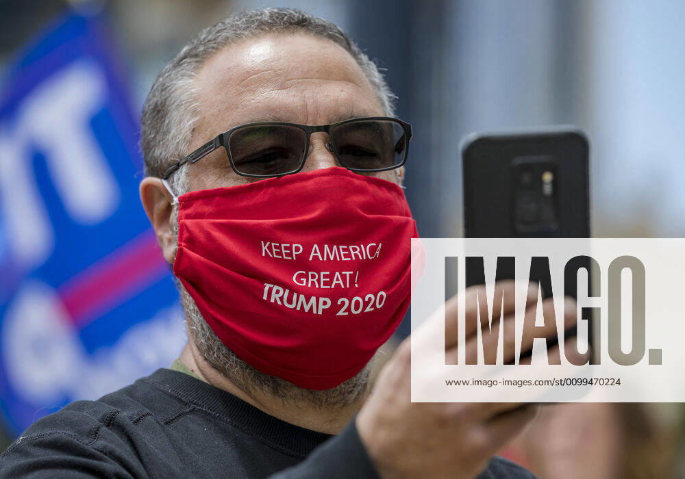 Protesters at a Liberate San Diego rally in downtown San Diego on Saturday waved signs and held banners complaining that they wanted the state to lift its stay at home order, a measure meant to reduce the spread of the coronavirus. The event was clearly political, with an overwhelming amount of signs and banners supporting President Trump. San Diego USA - ZUMAp23_ 20200418_zaf_p23_026