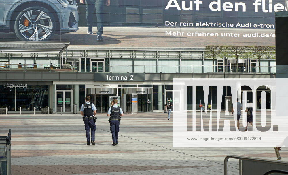 The Bavarian capital Munich in times of corona crisis Munich Airport on a Saturday afternoon, instead of thousands of passengers and vacationers, the airport is now deserted police officers guard the airport here at the MAC, München Airport Center 19 04 2020, Bavarian capital Munich in times of corona 19 04 2020, Bavarian capital Munich in times of corona