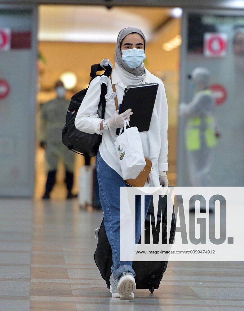 (200419) -- FARWANIYA GOVERNORATE, April 19, 2020 -- A Kuwaiti passenger walks out of the arrival hall of airport after she was evacuated from abroad, at Kuwait International Airport in Farwaniya Governorate, Kuwait, April 19, 2020. Kuwait launched on Sunday its major airlift to bring home Kuwaitis stranded abroad due to the coronavirus pandemic. (Photo by Xinhua) KUWAIT-FARWANIYA GOVERNORATE-COVID-19-AIRPORT-REPATRIATION Asad