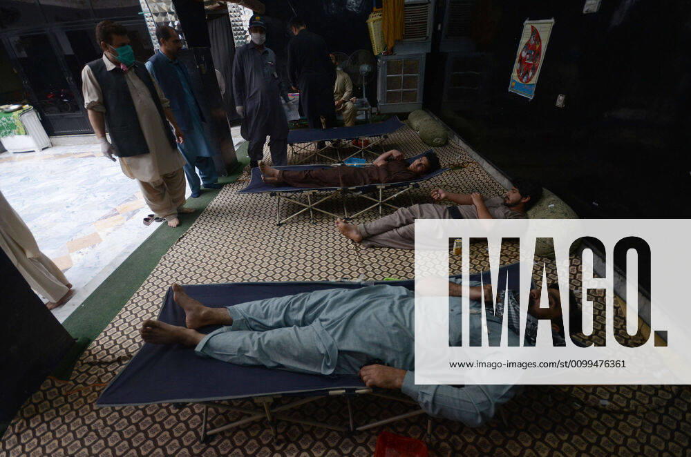 Pakistani Shia community donates blood Pakistani Shia community donates blood for Thalassemia patients who face an acute shortage of blood due to nation-wide lockdown of coronavirus outbreak. Pakistan