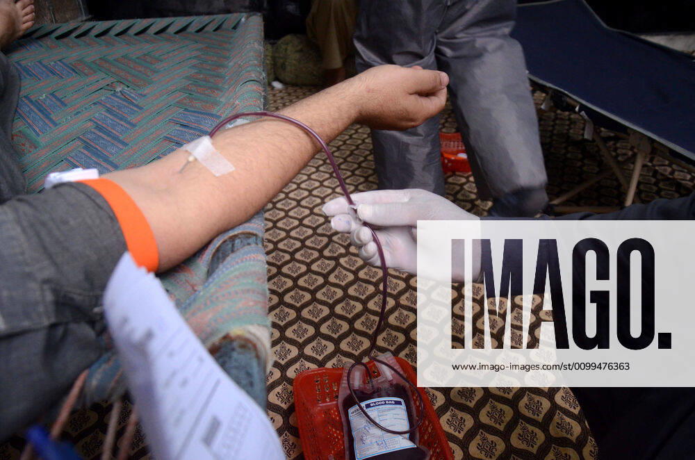 Pakistani Shia community donates blood Pakistani Shia community donates blood for Thalassemia patients who face an acute shortage of blood due to nation-wide lockdown of coronavirus outbreak. Pakistan