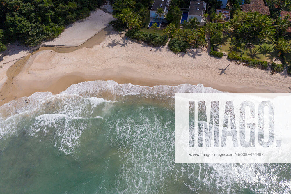 MARESIAS, SP - 19.04.2020: MARESIAS BEACH DURING QUARANTINE - Praia de Maresias SP, this Sunday (19), holiday eve during the quarantine due to Covid-19. x1905644x AndrexChaco
