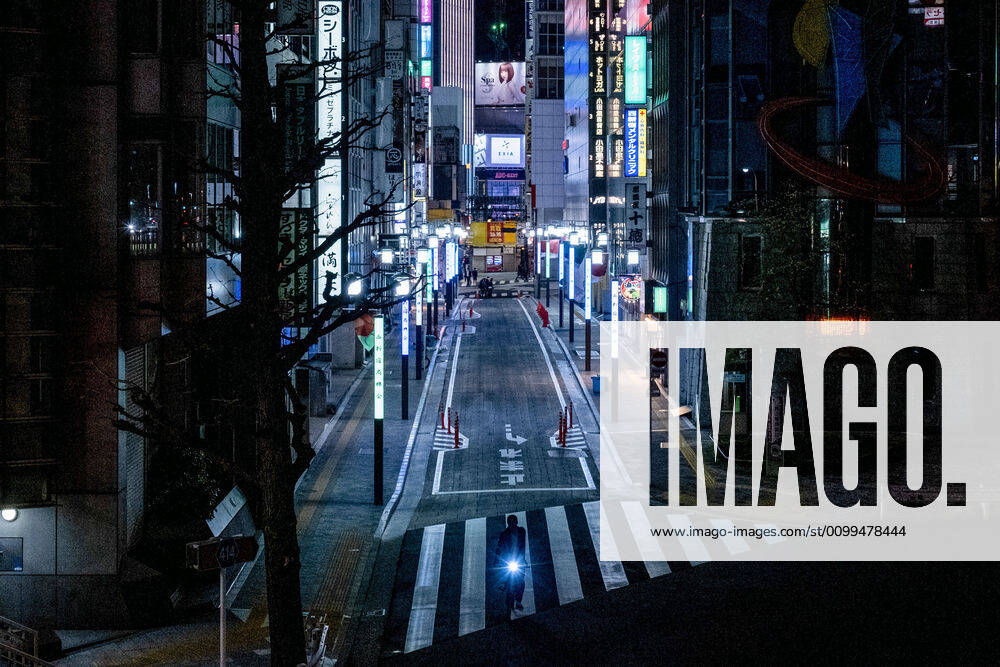 A bicycle goes through an empty street in Shinjuku area during the covid-19 crisis..The Japan government declared a state of emergency to cover the whole country and will continue until May 6. Tokyo governor, Yuriko Koike has asked restaurants and bars to be closed at 8pm as a preventive measure against COVID-2019. Tokyo Japan - ZUMAs197 20200419_zaa_s197_081