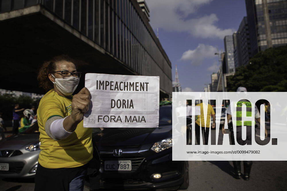 SÃO PAULO, SP - 19.04.2020: CARREATA PRÓ BOLSONARO SP - Protesters take action on Avenida Paulista, in central São Paulo, against Governor João Doria and Federal Deputy Rodrigo Maia this Sunday afternoon (19). The act continued in a motorcade through the city streets after closing both sides of the avenue. x1905703x BrunoxRocha