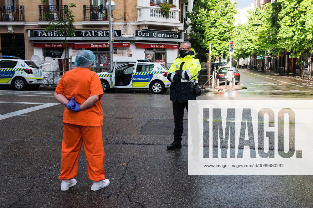 A health worker appreciate the support to a policeman during the tribute to the health workers at the Hospital de la Princesa during the Covid-19 pandemic on April 19, 2020 in Madrid, Spain Madrid SPAIN - ZUMAa181 20200419_zaa_a181_092