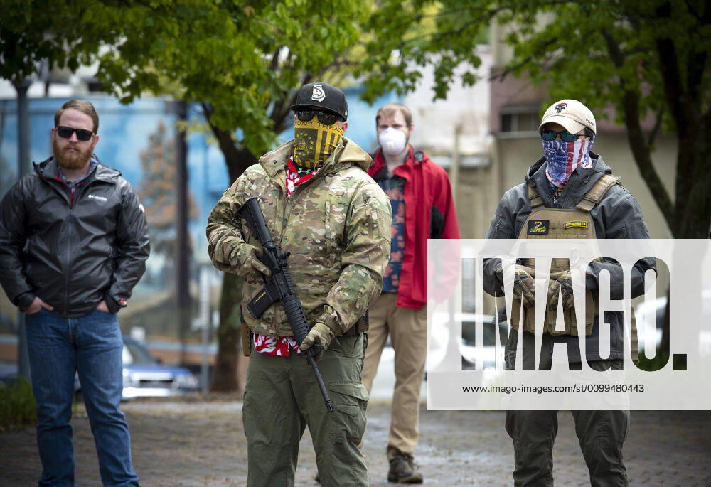 Canton, GA: A group of self-described conservative à patriots gather outside Cherokee County Courthouse on Sunday April 19 to protest the states à shelter in place orders because of the COVID19 pandemic.Several were armed with AR-15 weapons. Organizers voiced a list of grievances against the state, arguing citizens rights were being violated because of the orders, and vow to ignore state mandate. Canton - ZUMAn03_ 20200419_zaf_n03_023