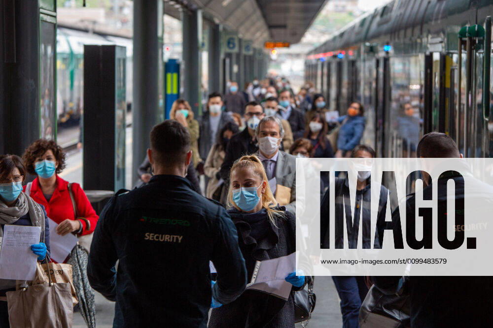 Milan, Coronavirus Covid 19 emergency, increase in commuters at Cadorna station as the start date of phase 2 approaches. Checks on certifications by law enforcement agencies (Massimo Alberico Fotogramma, Milan - 2020-04-20) p.s. la foto e utilizzabile nel rispetto del contesto in cui e stata scattata, e senza intento diffamatorio del decoro delle persone rappresentate