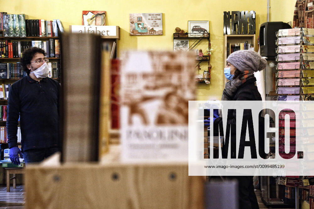 The book store Il mattone in Rome south-east district Centocelle Rome April 20th 2020. Coronavirus lockdown, phase two. Reopening of the book stores all over Italy due to the last Government decree. Photo Samantha Zucchi Insidefoto SamanthaxZucchi