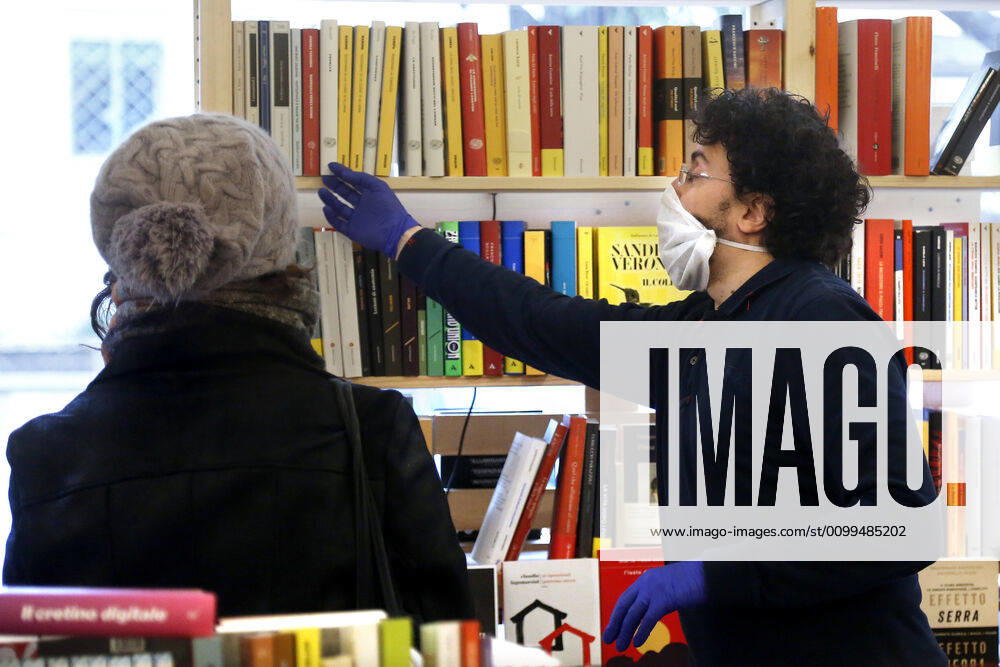 The book store Il mattone in Rome south-east district Centocelle Rome April 20th 2020. Coronavirus lockdown, phase two. Reopening of the book stores all over Italy due to the last Government decree. Photo Samantha Zucchi Insidefoto SamanthaxZucchi