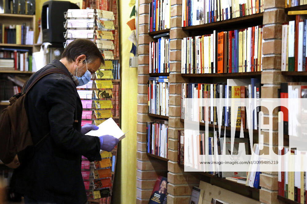 The book store Il mattone in Rome south-east district Centocelle Rome April 20th 2020. Coronavirus lockdown, phase two. Reopening of the book stores all over Italy due to the last Government decree. Photo Samantha Zucchi Insidefoto SamanthaxZucchi