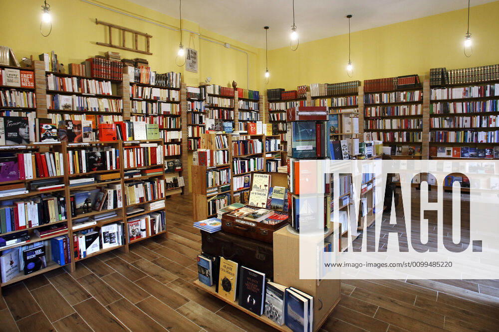 The book store Il mattone in Rome south-east district Centocelle Rome April 20th 2020. Coronavirus lockdown, phase two. Reopening of the book stores all over Italy due to the last Government decree. Photo Samantha Zucchi Insidefoto SamanthaxZucchi