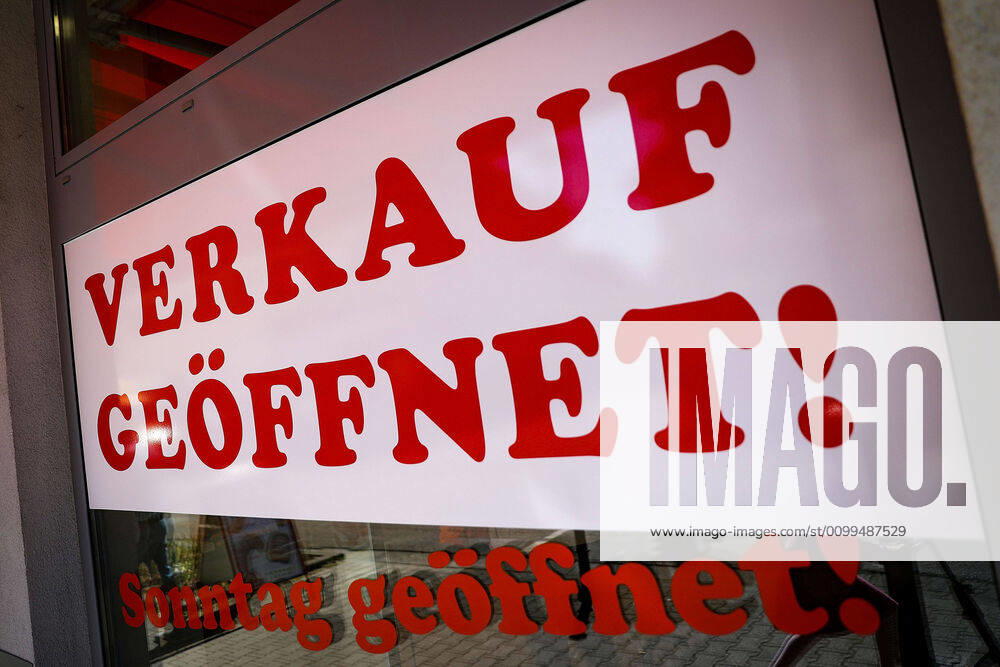 Coronavirus , opening of the first shops v l sale opened, entrance sign, Langen Hessen Germany DE