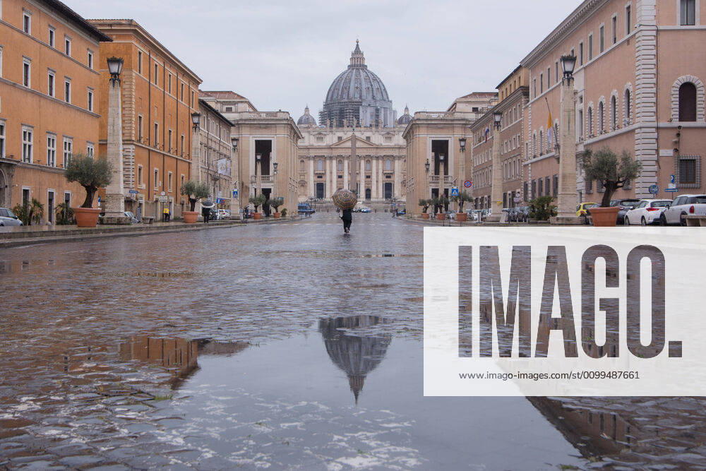Italy: Rome in the rain during Covid-19 lockdown Views Via della Conciliazione and St. Peter s Basilica, in the rain during the lockdown for the Covid-19 pandemic, today 20 April 2020 Roma Italy