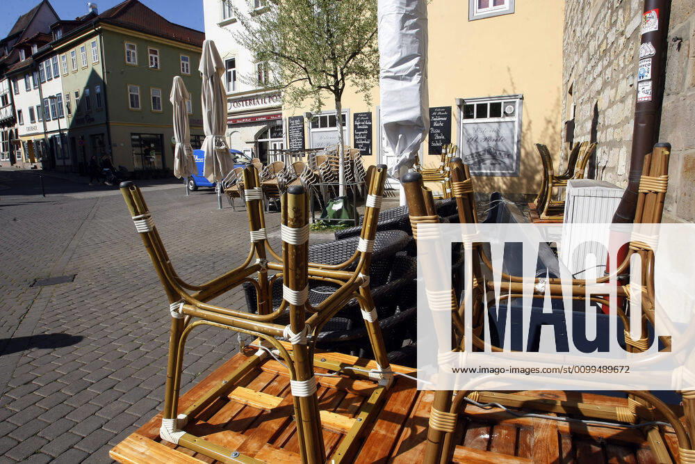 A street café at Wenigemarkt in Erfurt must remain closed due to the corona crisis In some federal states, the regulation for retail shops has been relaxed since 20 April Restaurant businesses are excluded from this