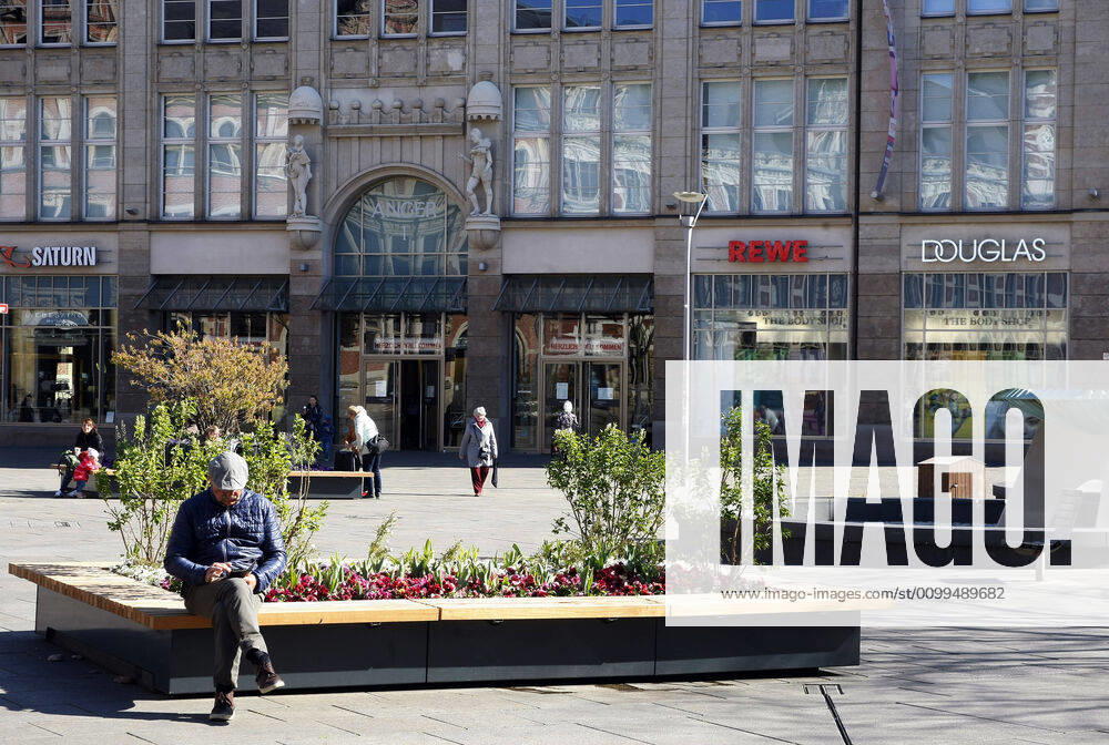 Due to the Corona crisis, shops in Erfurts city centre on the Anger are closed until 24 April, according to a decision by the Thuringian state government In some federal states, the regulation for retail shops has been relaxed since 20 April Restaurant businesses are excluded