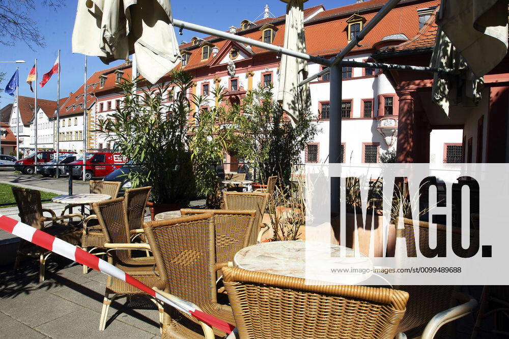 A street café in front of the Thuringian State Chancellery in Erfurt must remain closed due to the corona crisis In some federal states, a relaxation of the regulation for retail shops has been in force since 20 April Restaurant businesses are excluded from this