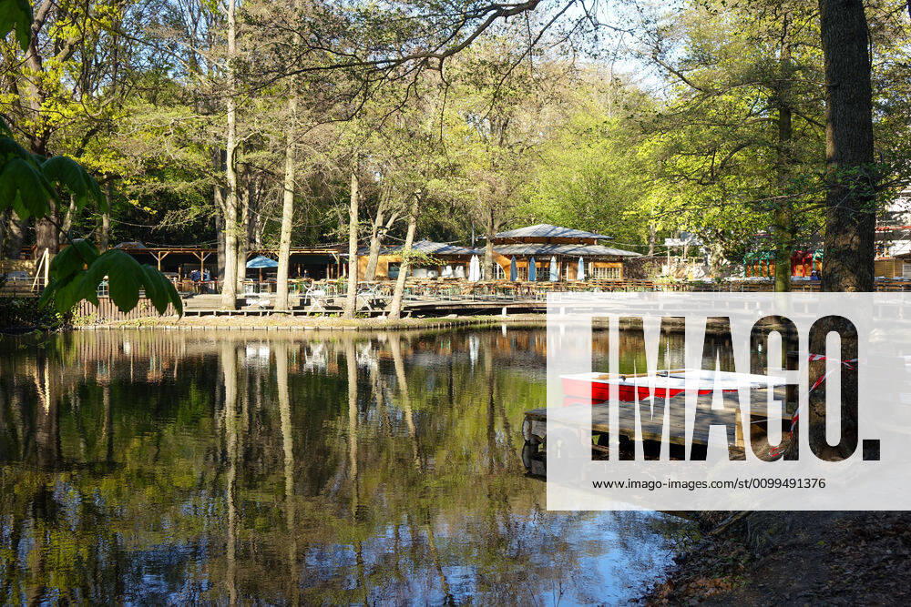 Berlin,Germany,GER,the city at the time of the corona pandemic Cafà at the Neuer See in the Großer Tiergarten