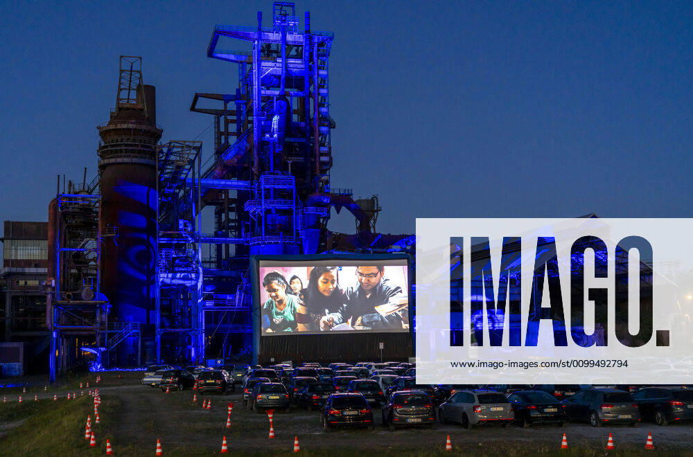 Drive-in cinema Dortmund, against the backdrop of the former blast furnace plant Phoenix West in Dortmund Hörde, temporary film screening, event in compliance with contact restrictions, effects of the corona crisis in Germany