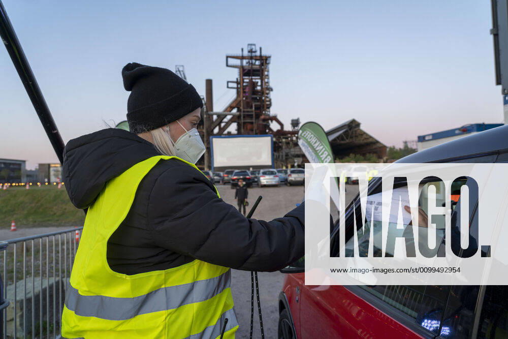 Drive-in cinema Dortmund, against the backdrop of the former blast furnace plant Phoenix West in Dortmund Hörde, temporary film screening, event in compliance with contact restrictions, contactless checking of admission tickets, only bookable online, effects of the corona crisis in Germany,