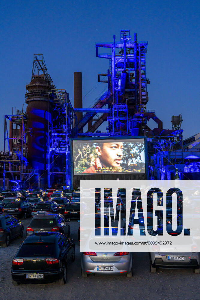 Drive-in cinema Dortmund, against the backdrop of the former blast furnace plant Phoenix West in Dortmund Hörde, temporary film screening, event in compliance with contact restrictions, effects of the corona crisis in Germany