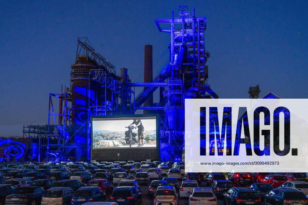 Drive-in cinema Dortmund, against the backdrop of the former blast furnace plant Phoenix West in Dortmund Hörde, temporary film screening, event in compliance with contact restrictions, effects of the corona crisis in Germany