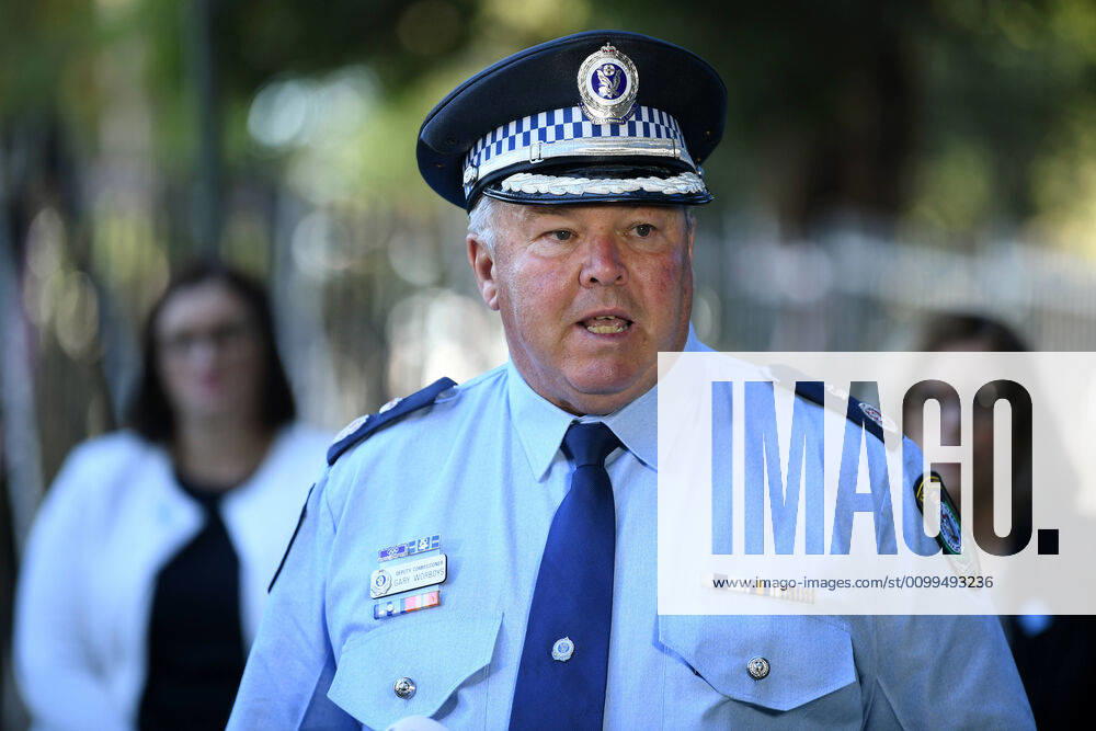GLADYS BEREJIKLIAN CORONAVIRUS PRESSER, NSW Police Deputy Commissioner Gary Worboys speaks to the media during a press conference in Sydney, Tuesday, April 21, 2020. ( NO ARCHIVING, , NO USE IN BOOKS WITHOUT CONSENT SYDNEY NSW AUSTRALIA