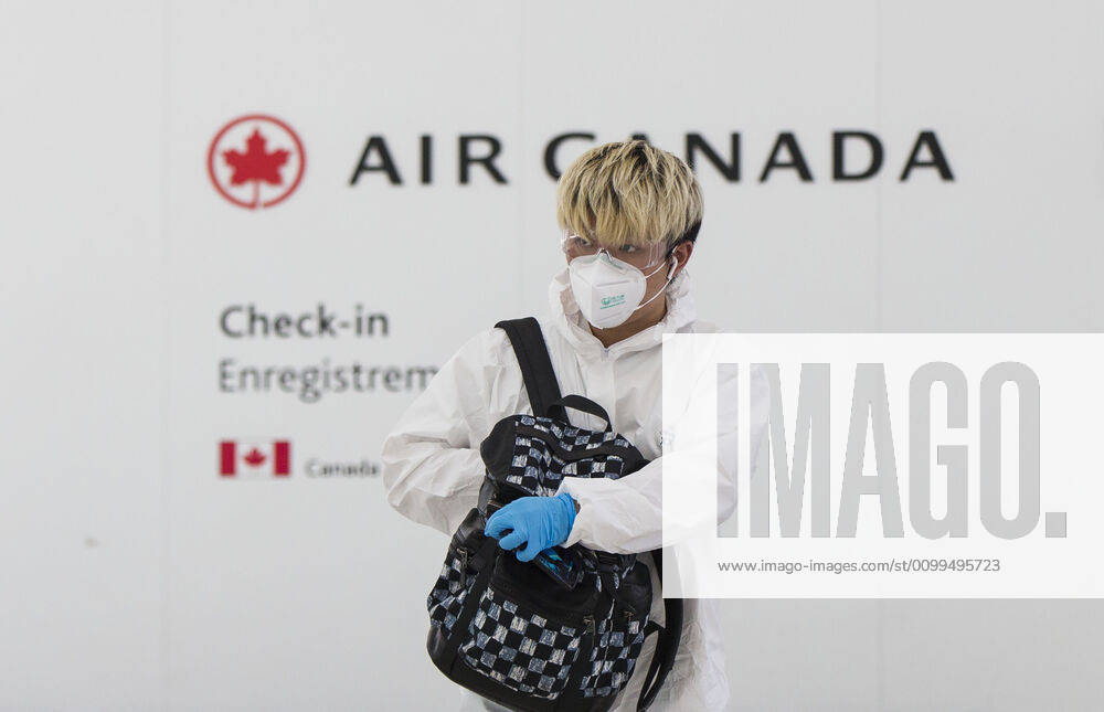 (200420) -- TORONTO, April 20, 2020 -- A traveler wearing protective gear is seen during the COVID-19 outbreak at Pearson International Airport in Toronto, Canada, on April 20, 2020. Canadian Transport Minister Marc Garneau announced on April 17 a new measure to take effect on April 20, requiring all airline passengers to cover their mouths and noses with either a non-medical mask or other face covering at airport screening checkpoints. (Photo by Xinhua) CANADA-TORONTO-COVID-19-MEASURES ZouxZheng
